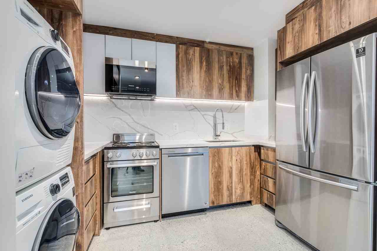 1170 Barclay Street - Photo 12