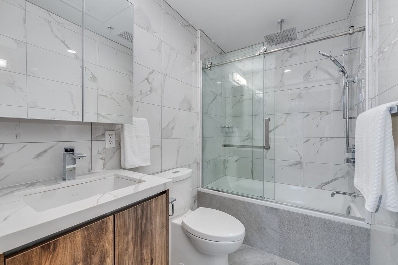 1170 Barclay Street - Photo 15