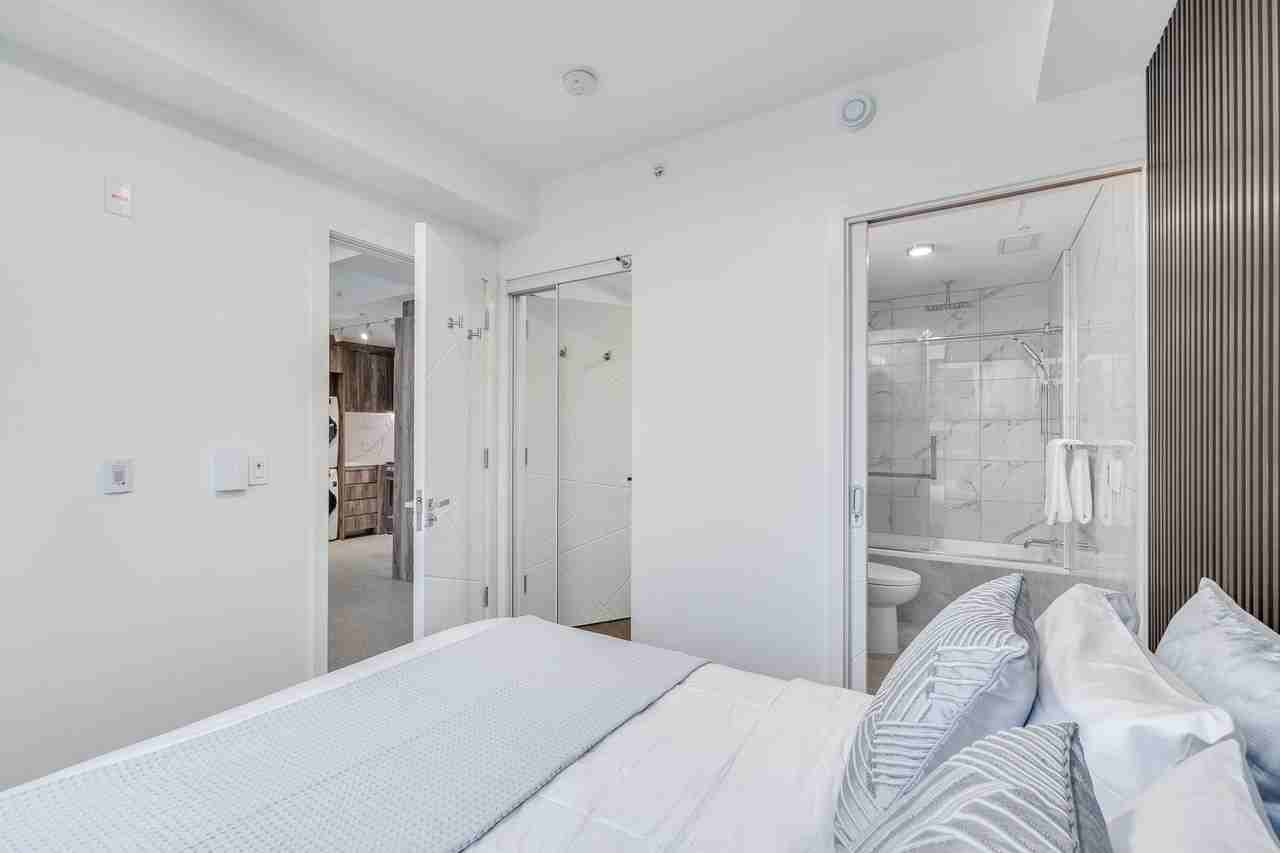1170 Barclay Street - Photo 16