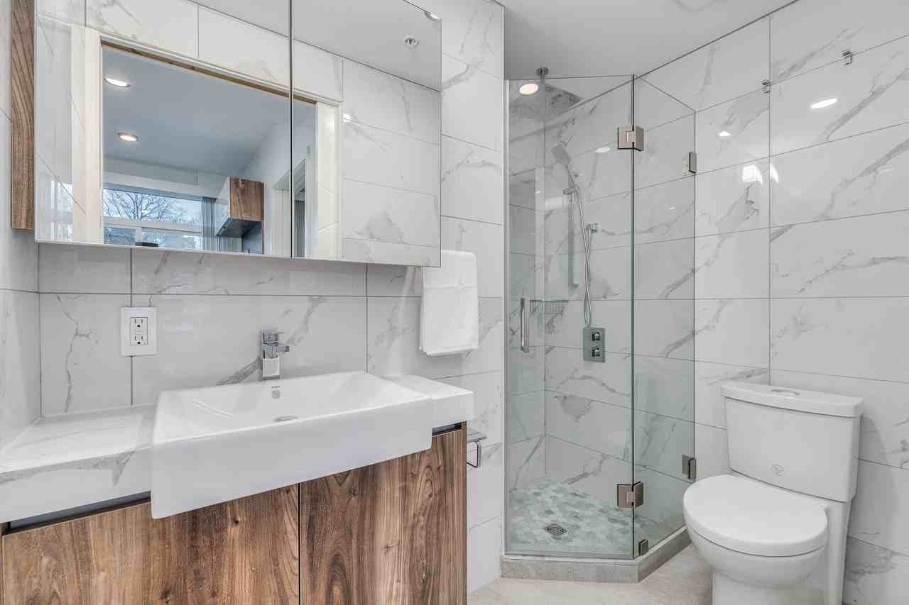 1170 Barclay Street - Photo 18