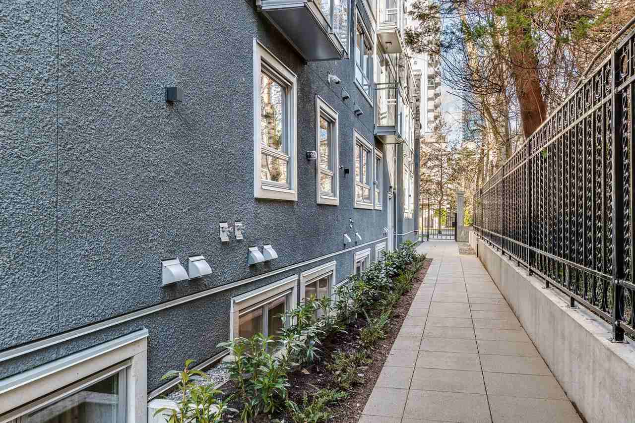 1170 Barclay Street - Photo 21