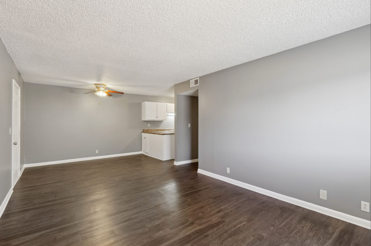 Manchester Arbors Apartments - Photo 7 of 13