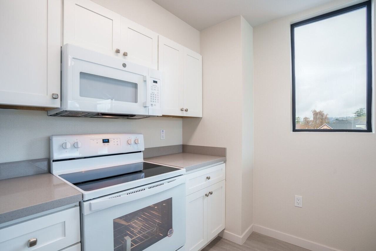 Helios - Photo 4 of 50