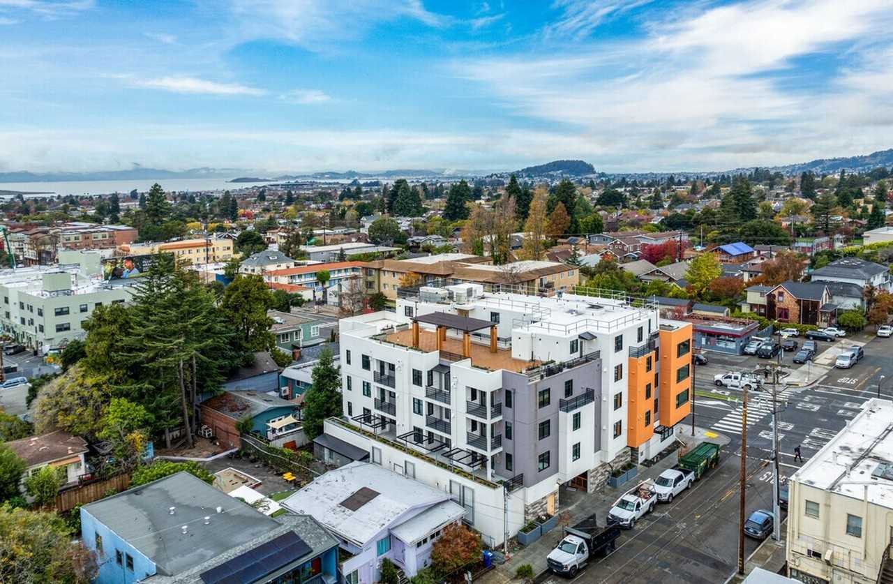 Helios - Photo 5 of 50