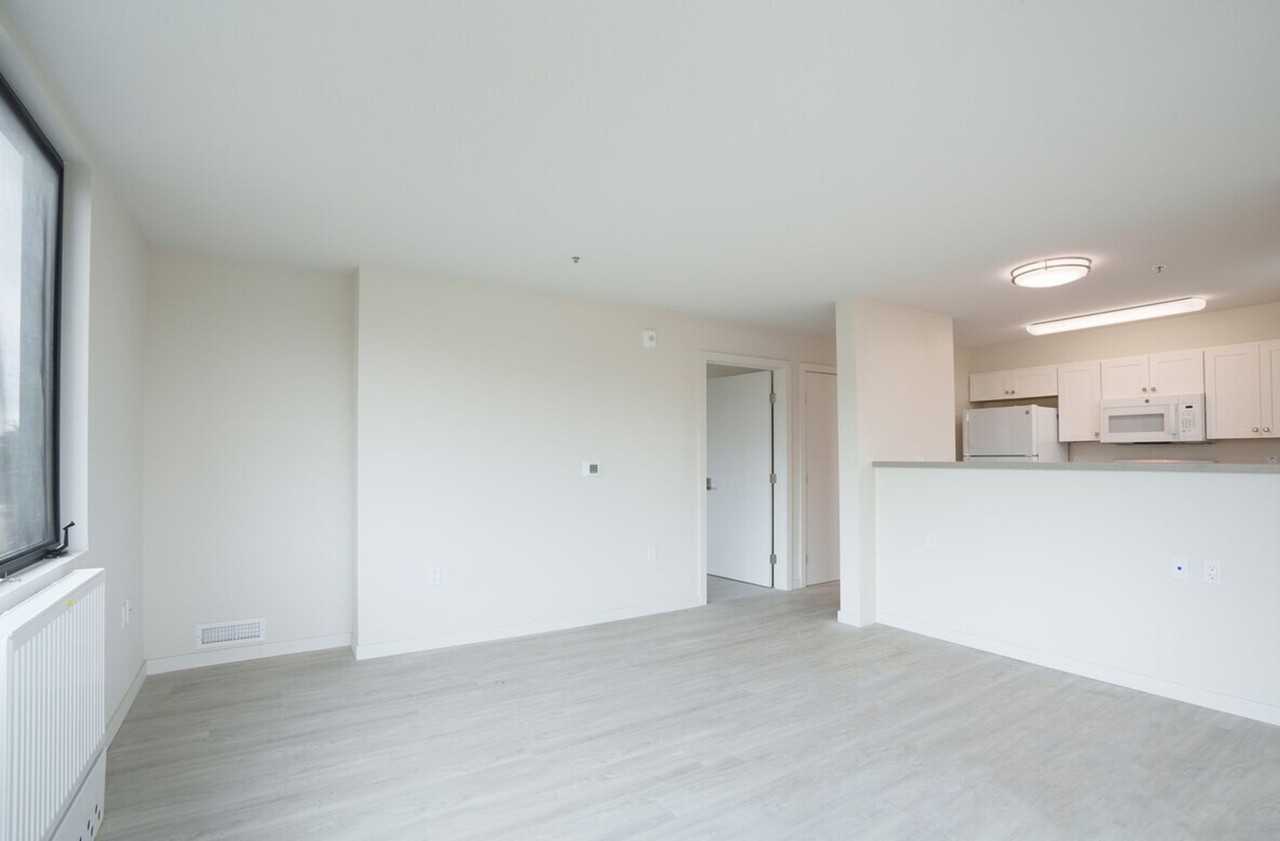 Helios - Photo 6 of 50