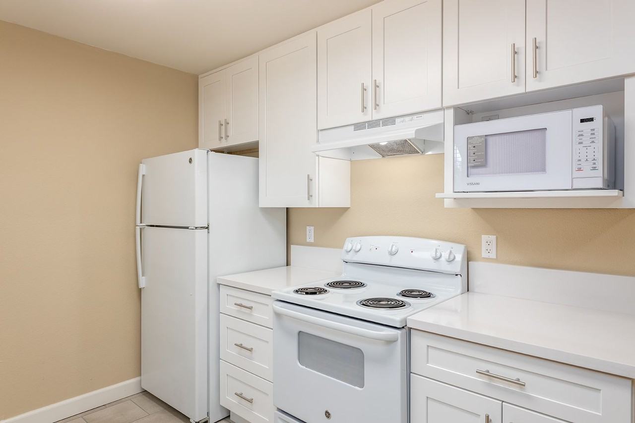 Willow Creek Apartments - Photo 5 of 49