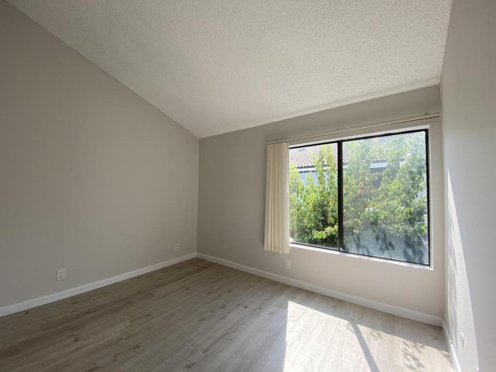 160 North Richmont Drive - Photo 7 of 13