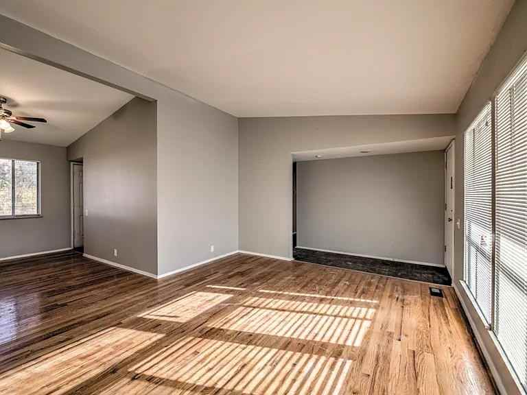 13630 New Halls Ferry Rd - Photo 2 of 8