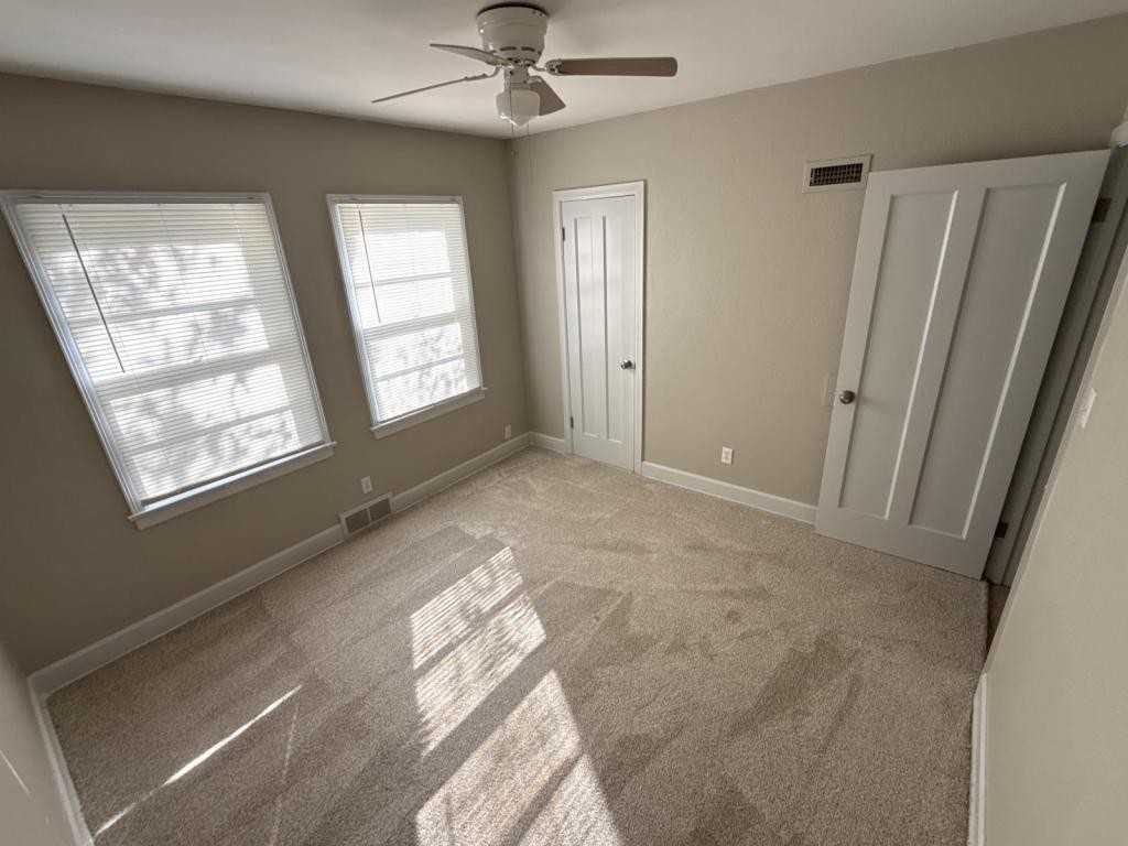 1308 Charles St - Photo 4 of 15