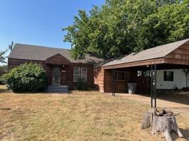 featured image of 1702 Nw Kinyon Ave