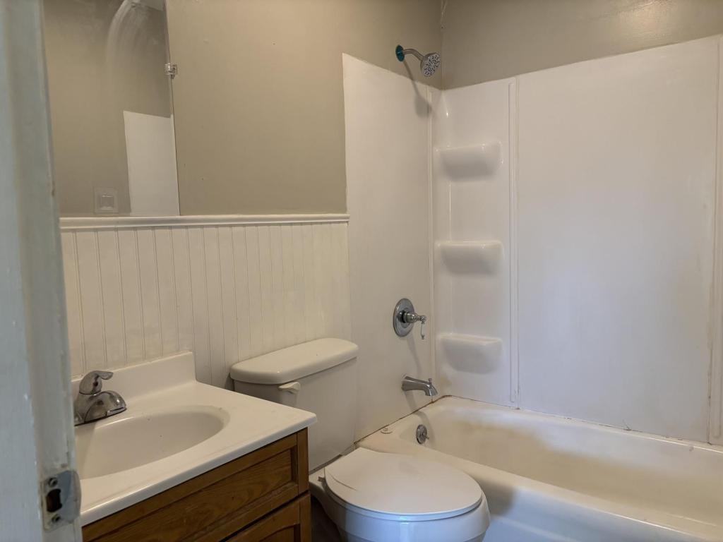 627 Bryan Avenue - Photo 4 of 7