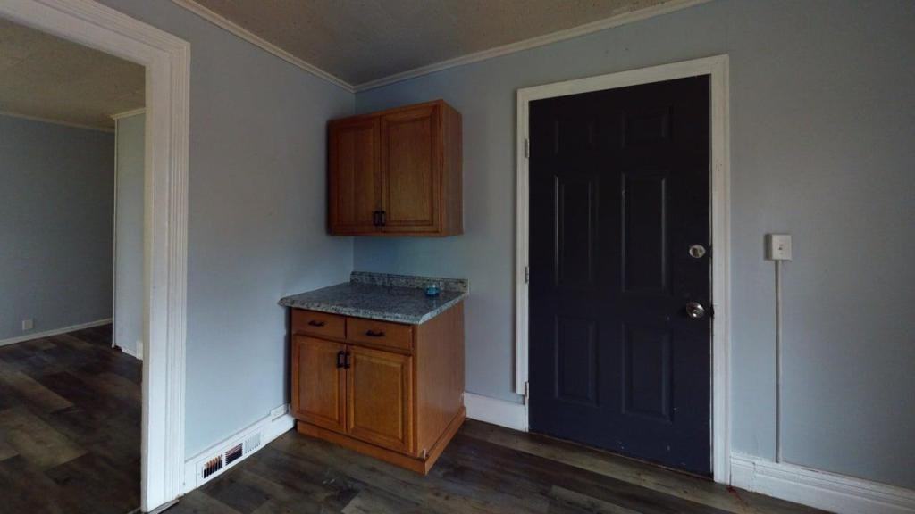 10 Locust St - Photo 2 of 12
