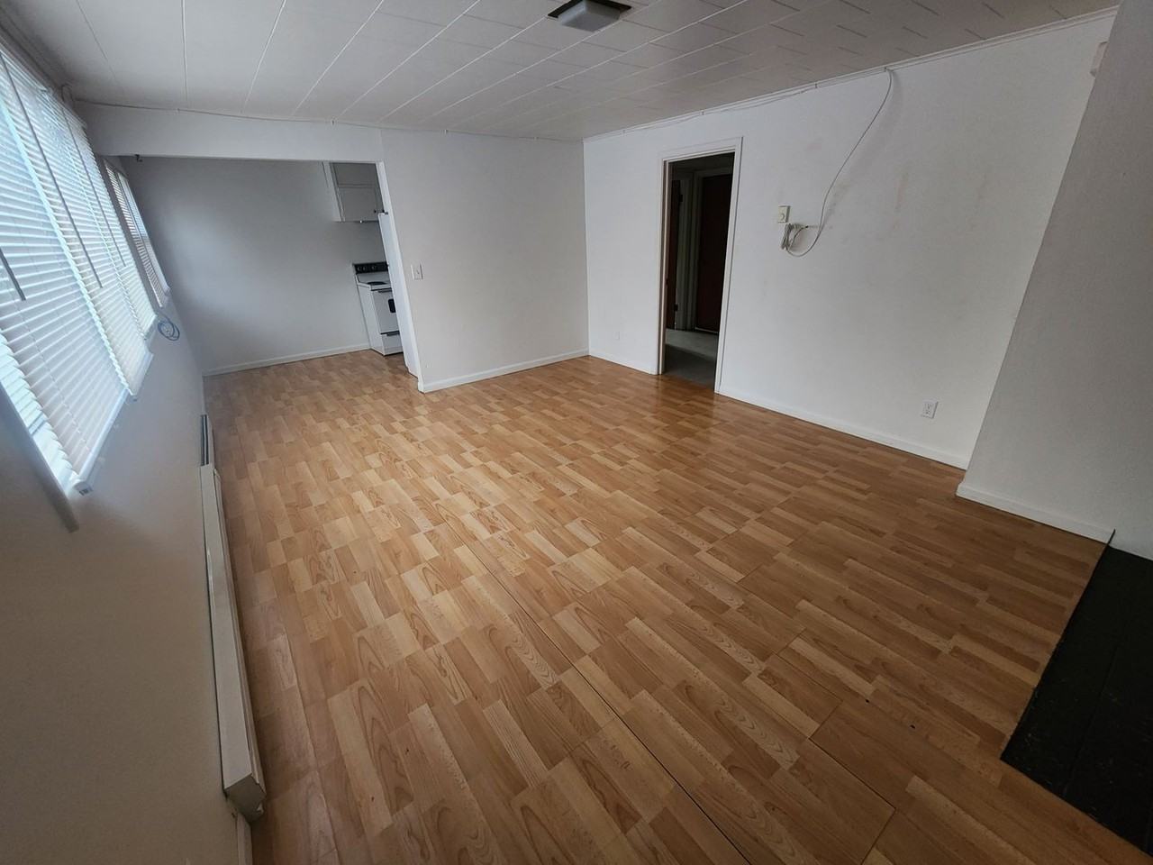 463 Sw State St - Photo 4 of 13