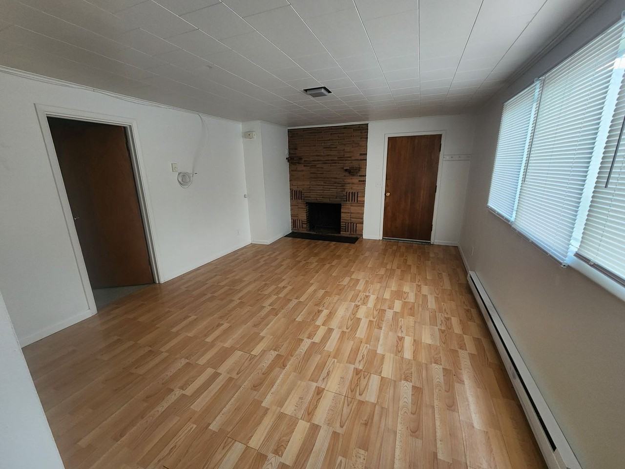 463 Sw State St - Photo 5 of 13