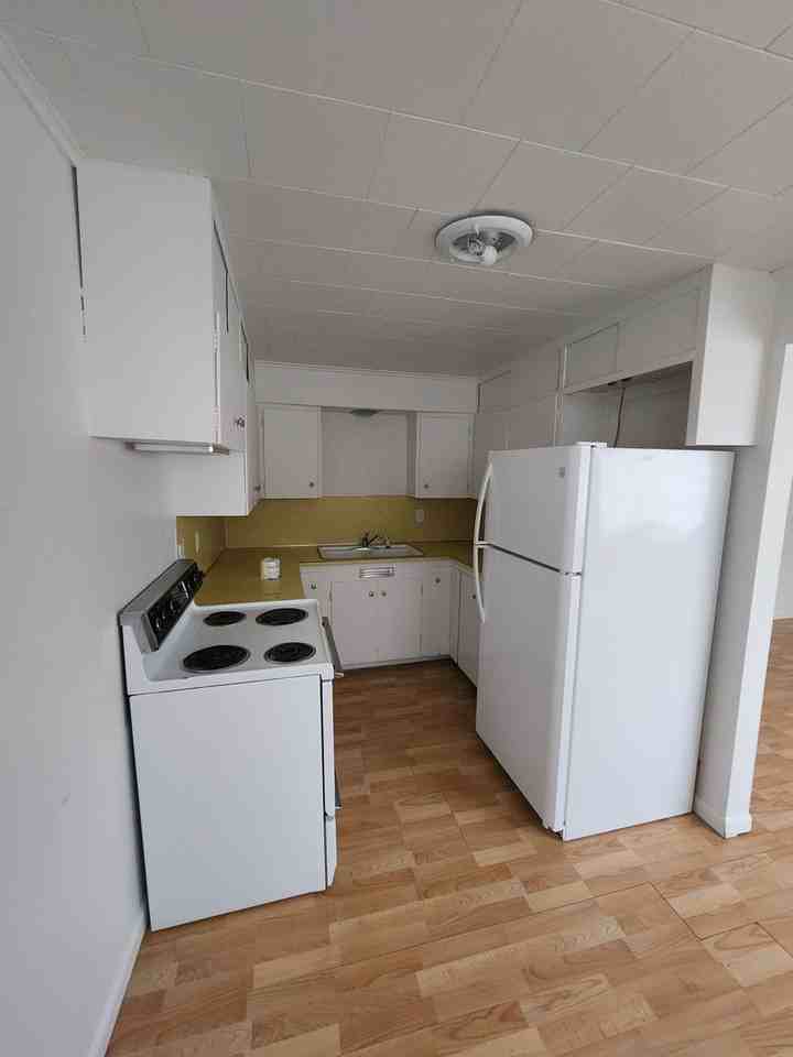 463 Sw State St - Photo 6 of 13