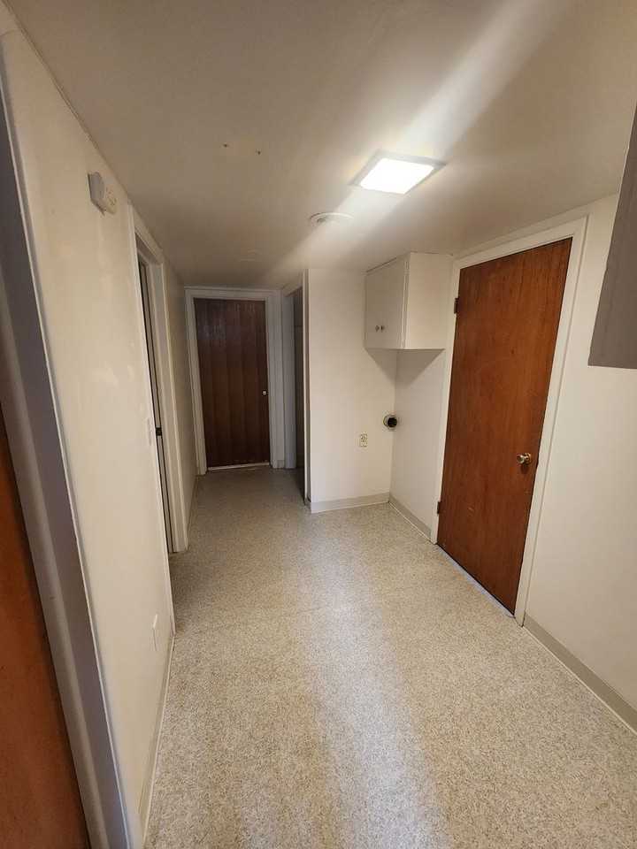 463 Sw State St - Photo 7 of 13