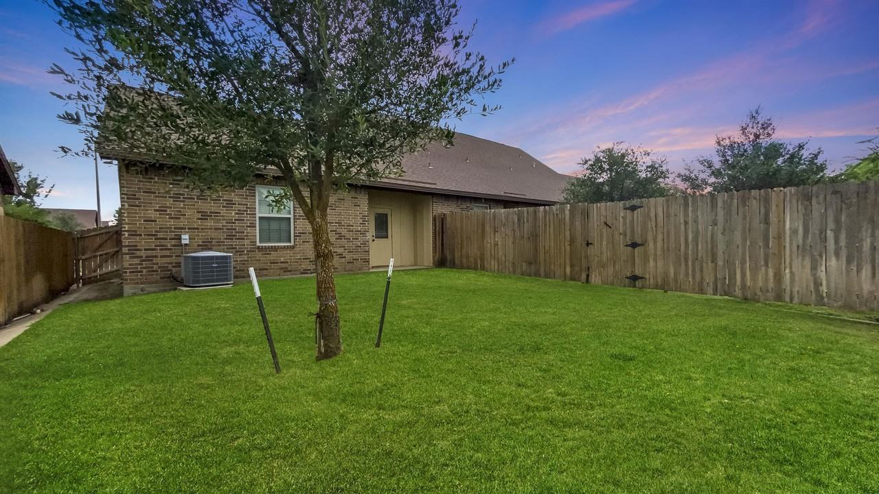 3310 Cullen Trl #1 - Photo 4 of 11