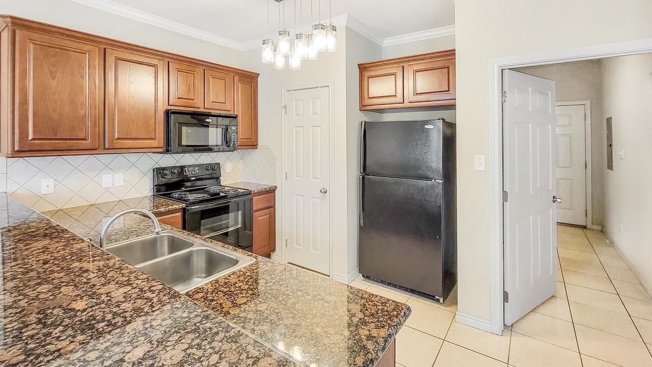 168 Forest Dr #1 - Photo 4 of 12