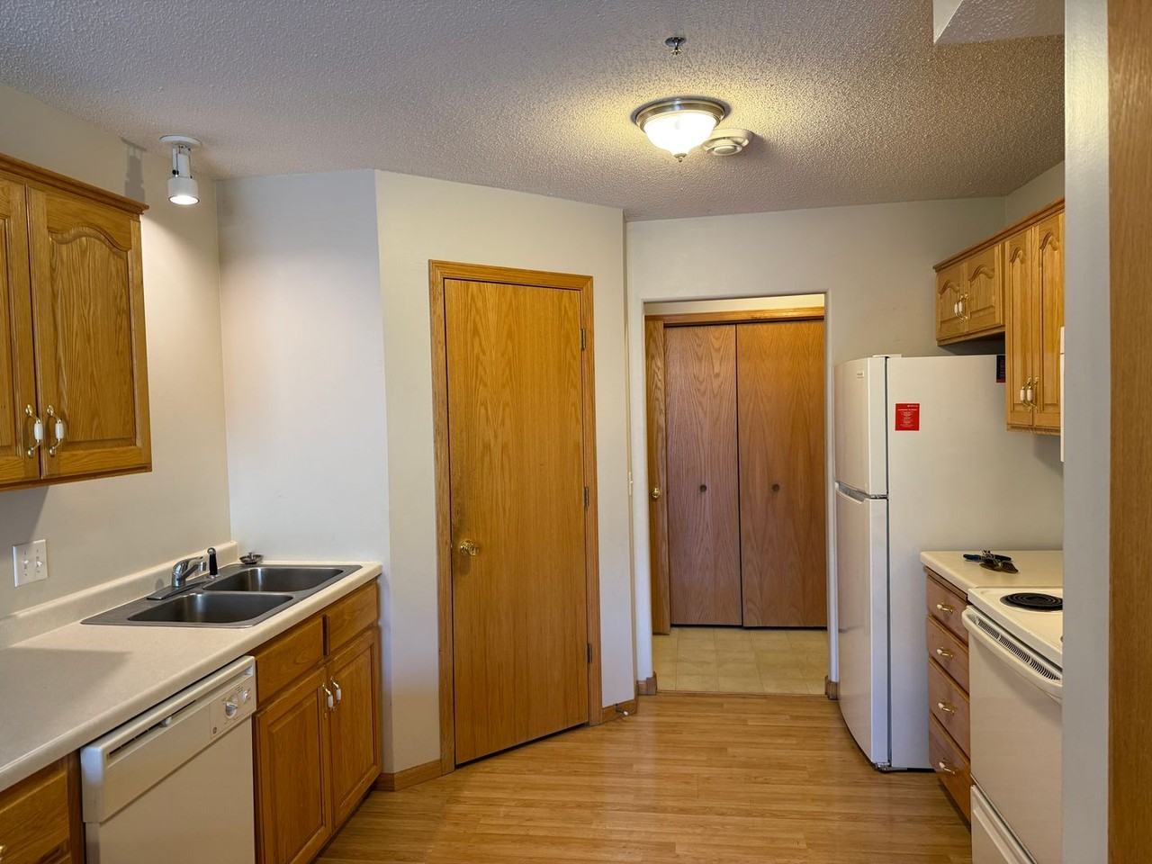7131 Excelsior Way - Photo 2 of 27