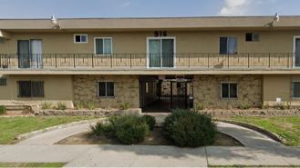 916 S Manhattan Pl - Photo 1 of 1