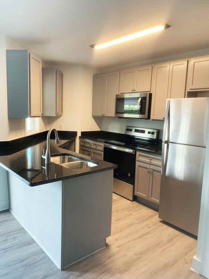 652 Oak Grove Rd - Photo 5 of 9