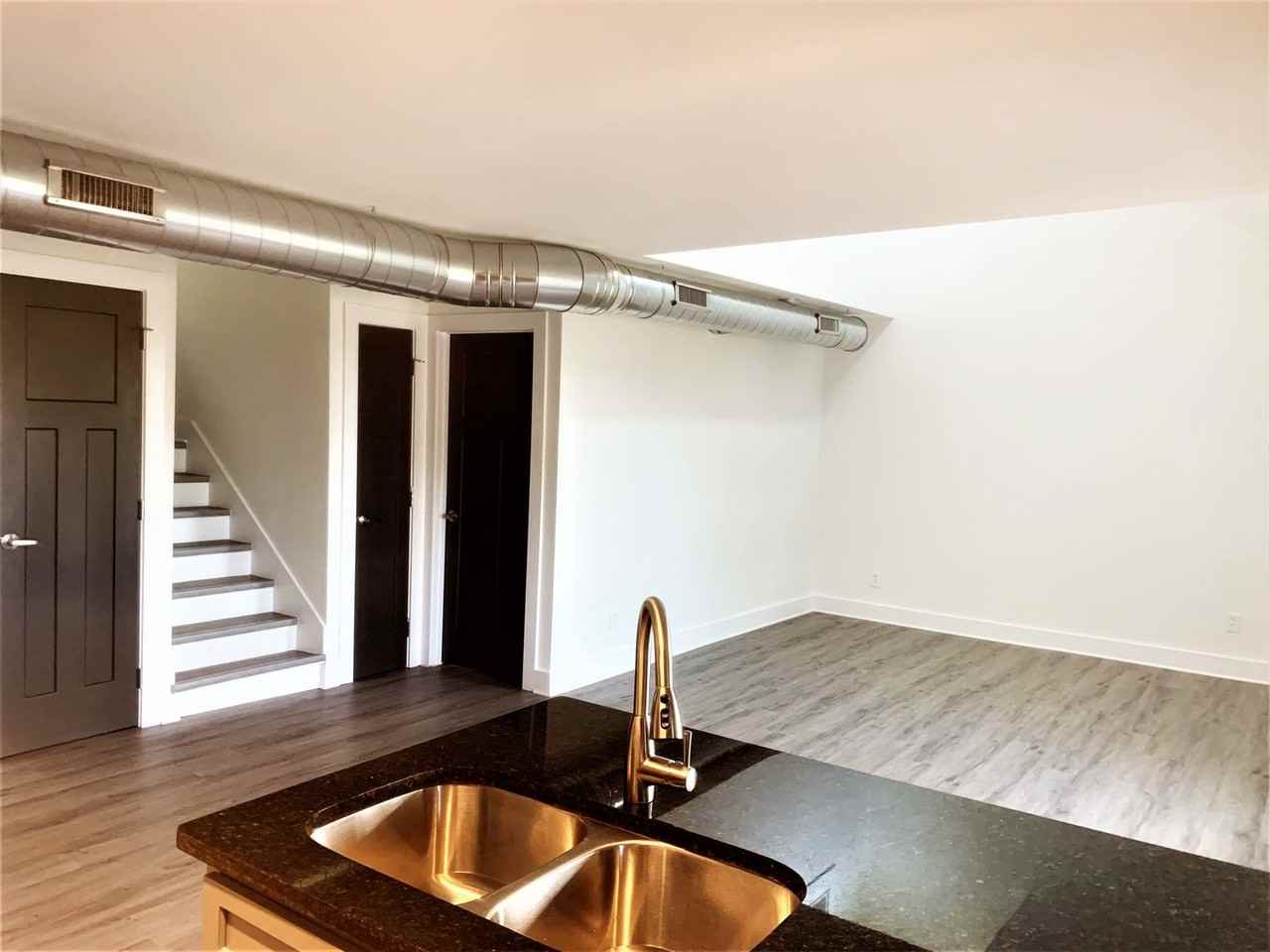 652 Oak Grove Rd - Photo 6 of 9