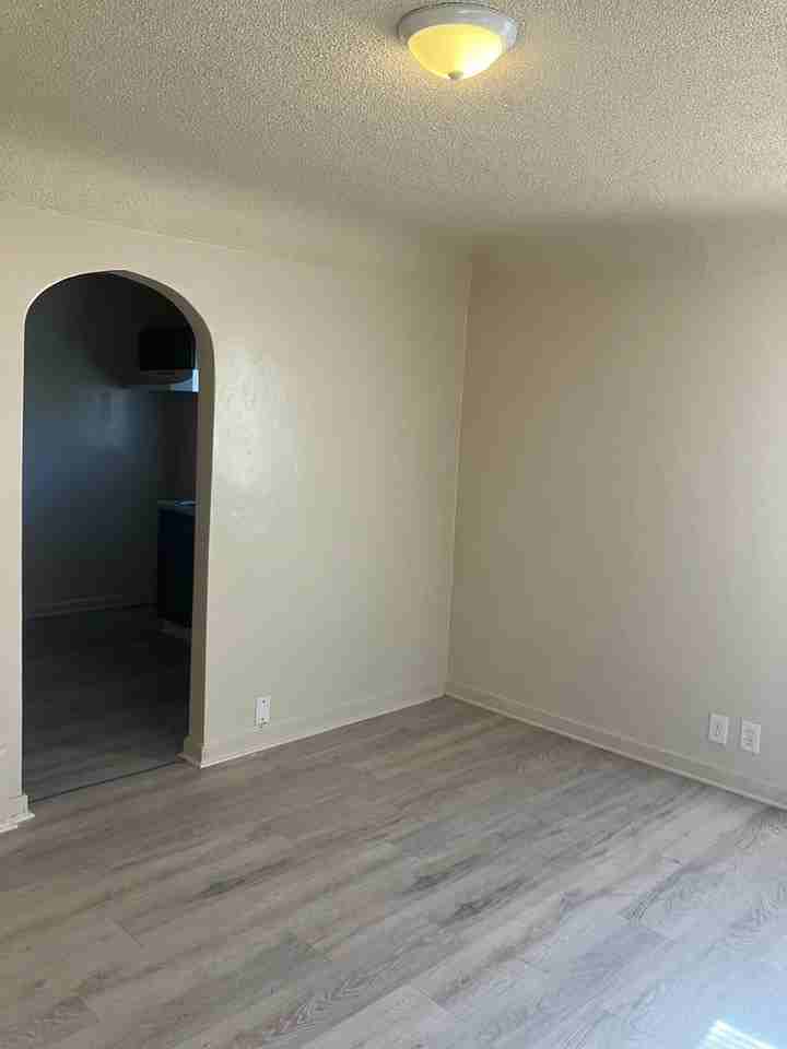 3281 Glengary St - Photo 3 of 10