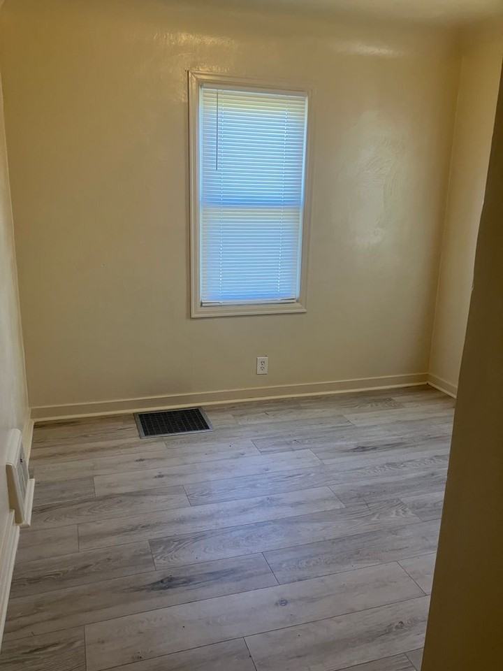 3281 Glengary St - Photo 5 of 10