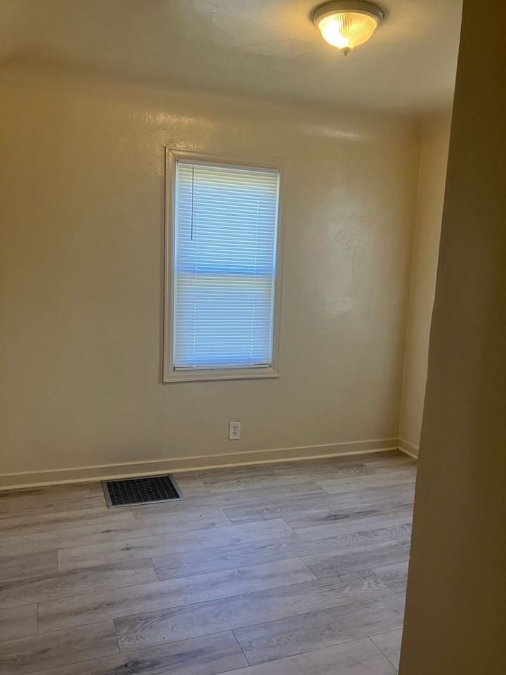 3281 Glengary St - Photo 6 of 10