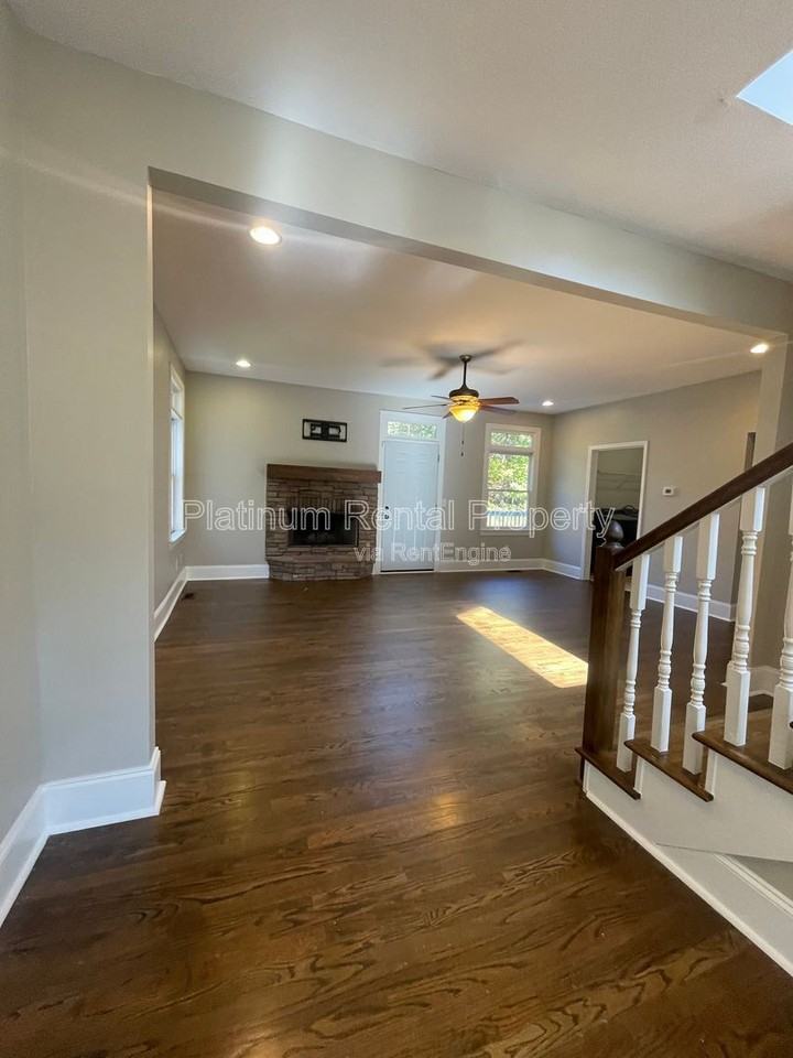 1305 Smithdale Heights Dr - Photo 6 of 50