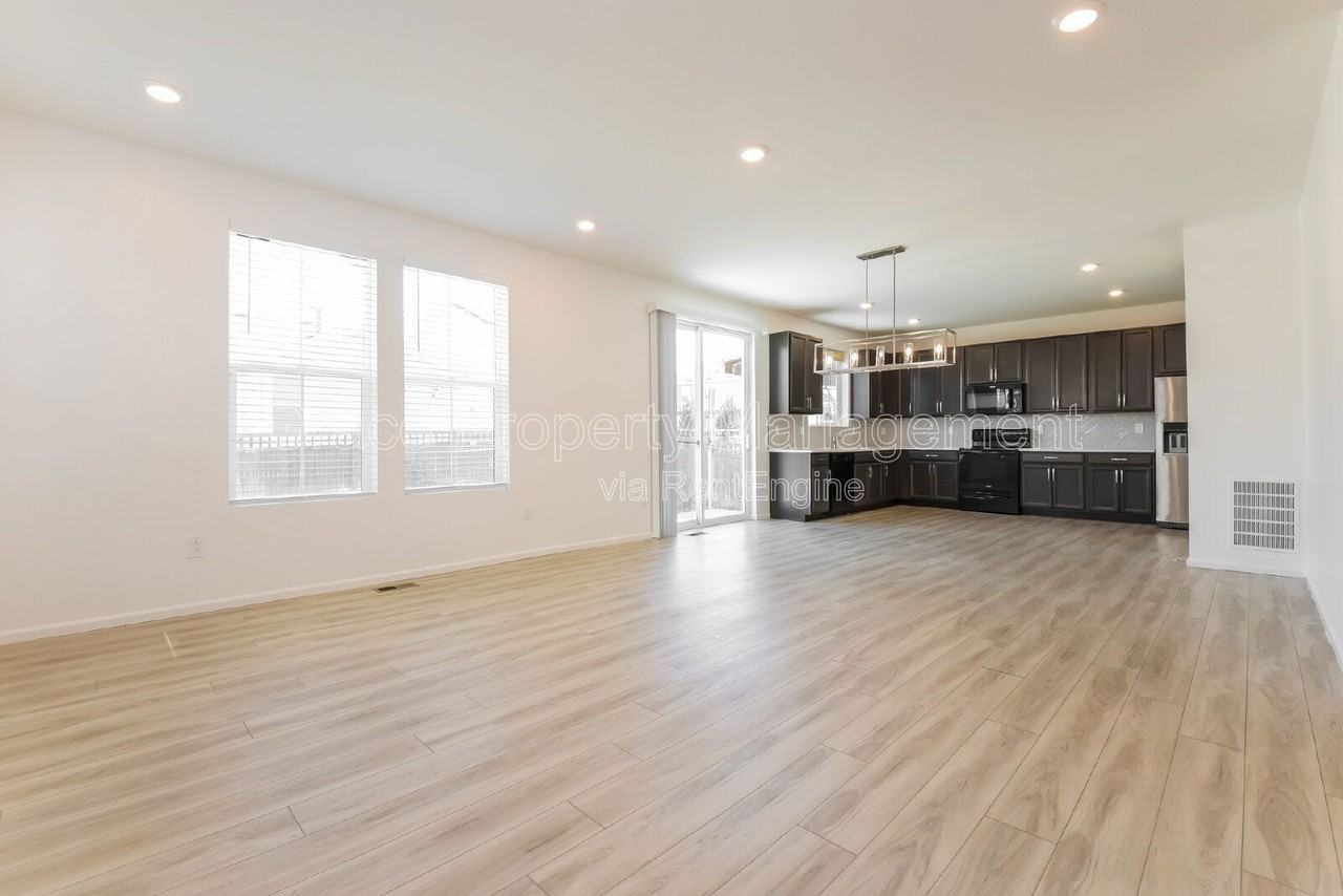 5926 N Orleans St - Photo 2 of 15