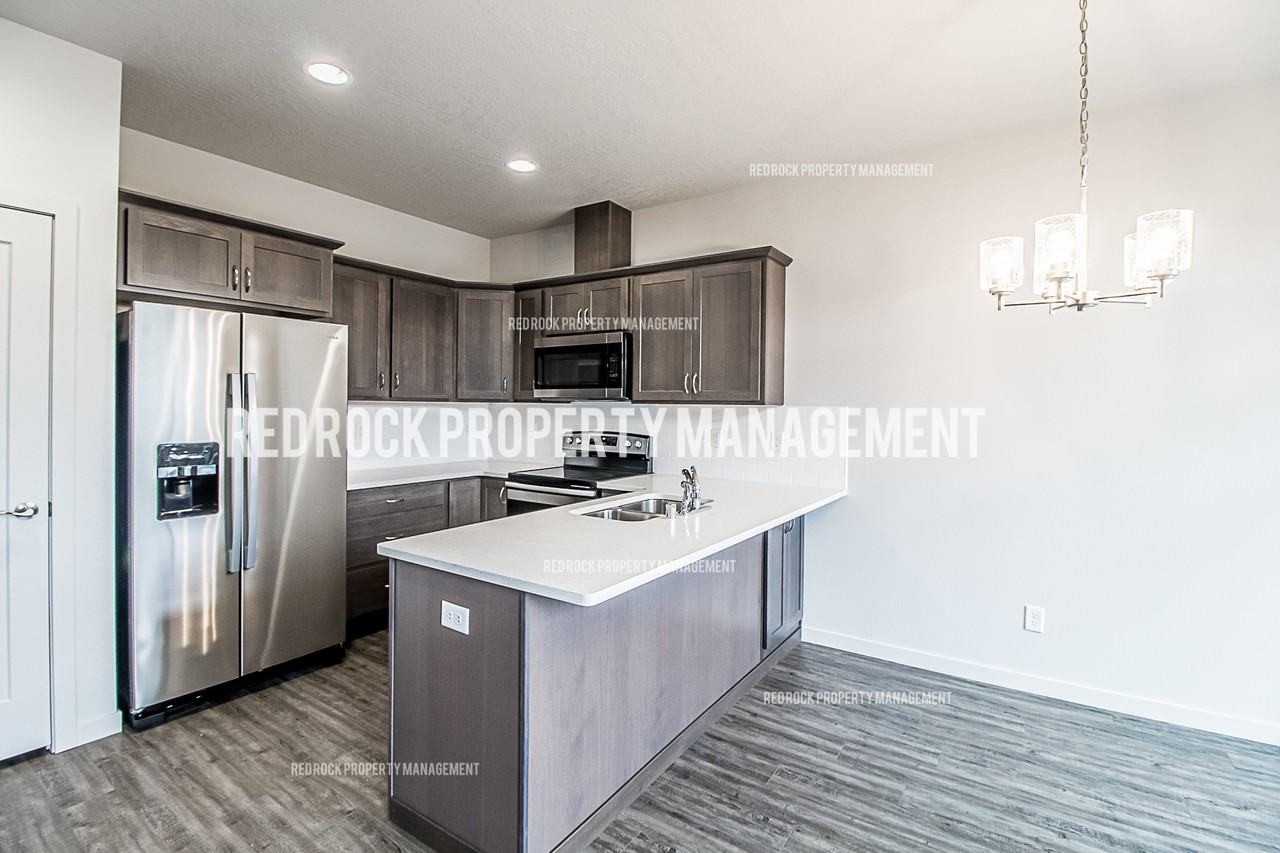 303 S Woodlawn Ln #1 - Photo 5 of 33