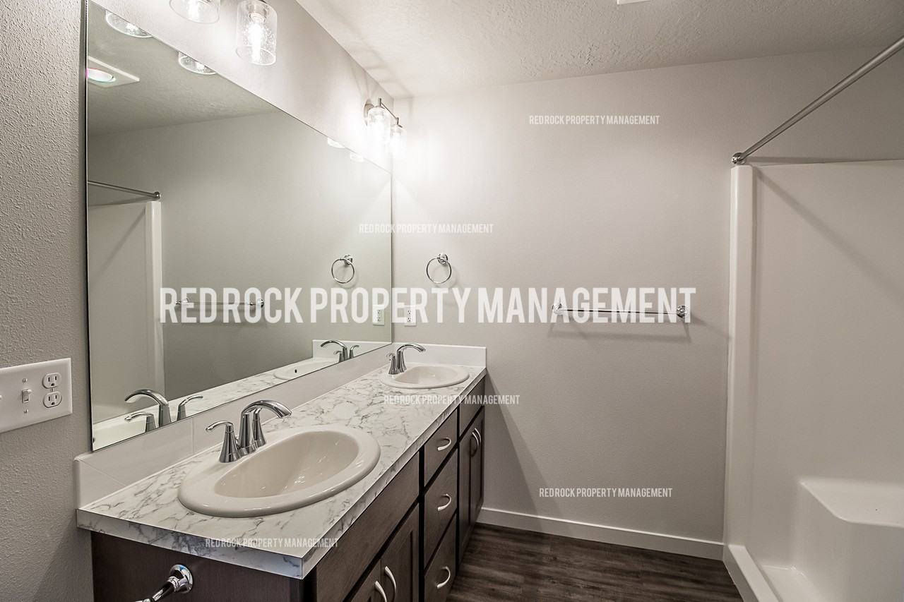 303 S Woodlawn Ln #1 - Photo 2 of 33