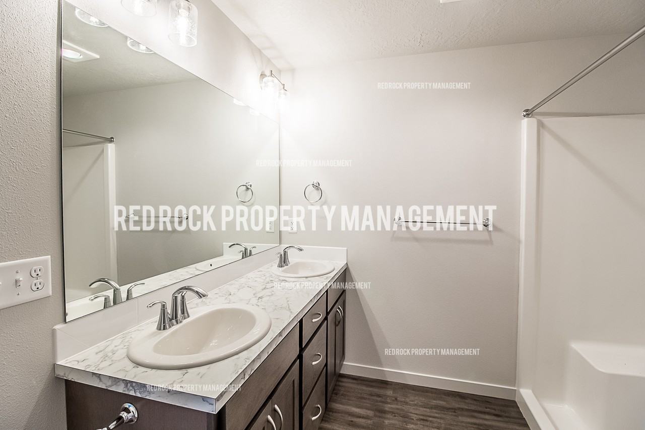 303 S Woodlawn Ln #1 - Photo 3 of 33