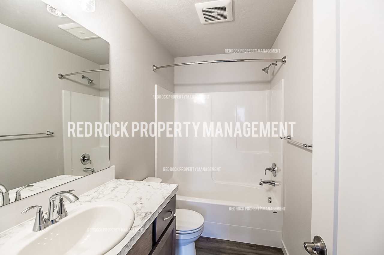 303 S Woodlawn Ln #1 - Photo 4 of 33