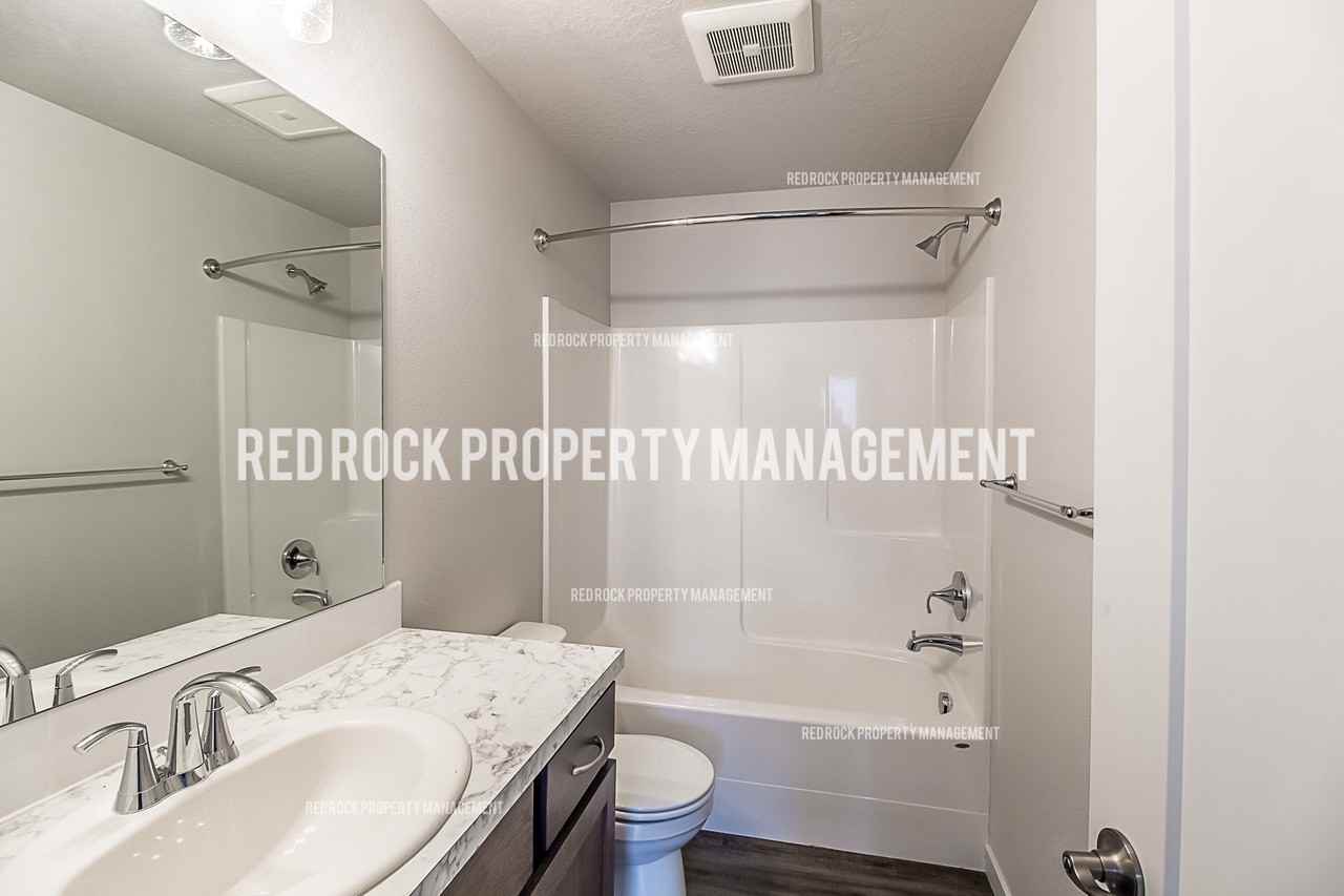 303 S Woodlawn Ln #1 - Photo 5 of 33