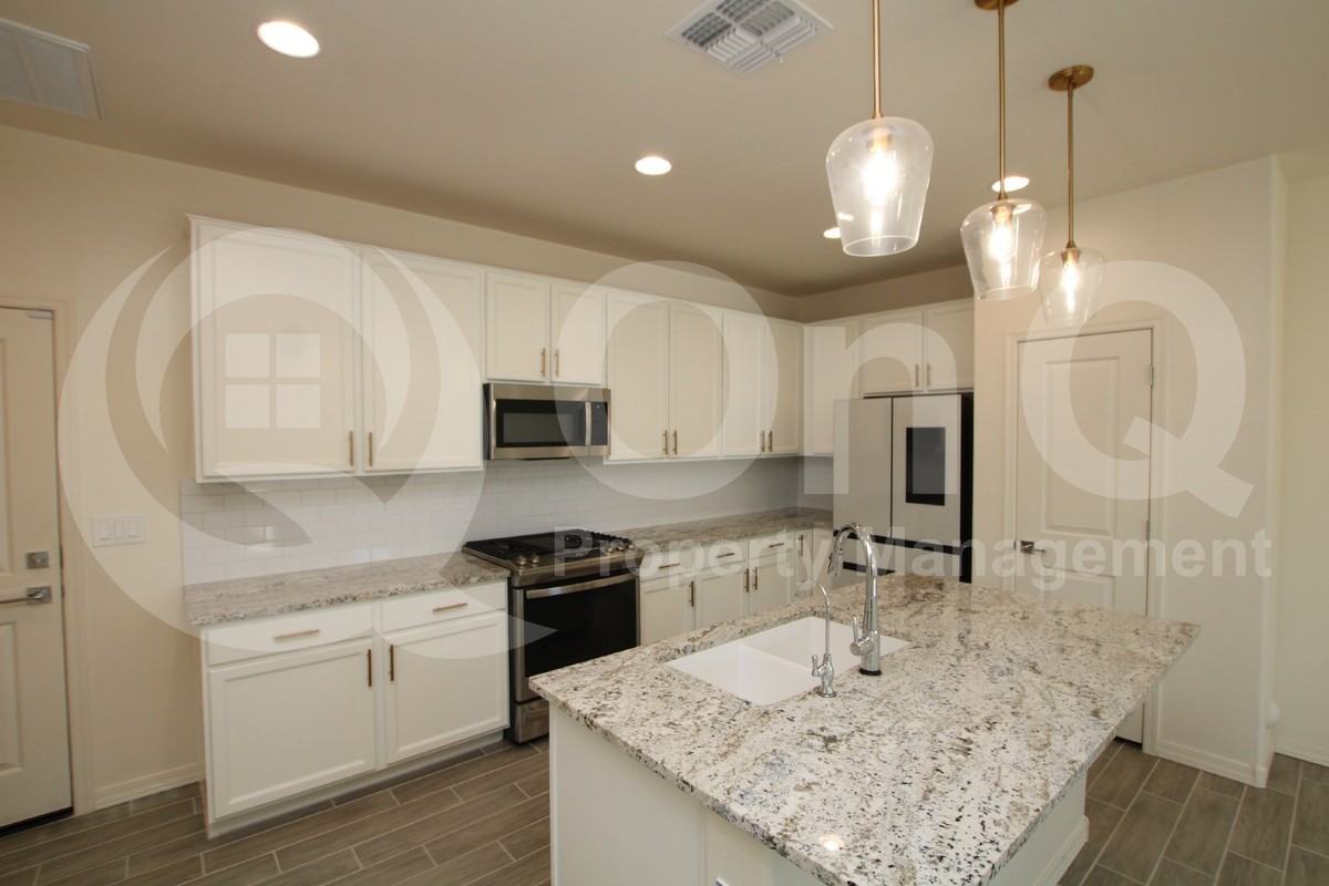 5842 West Encinas Lane - Photo 3 of 23