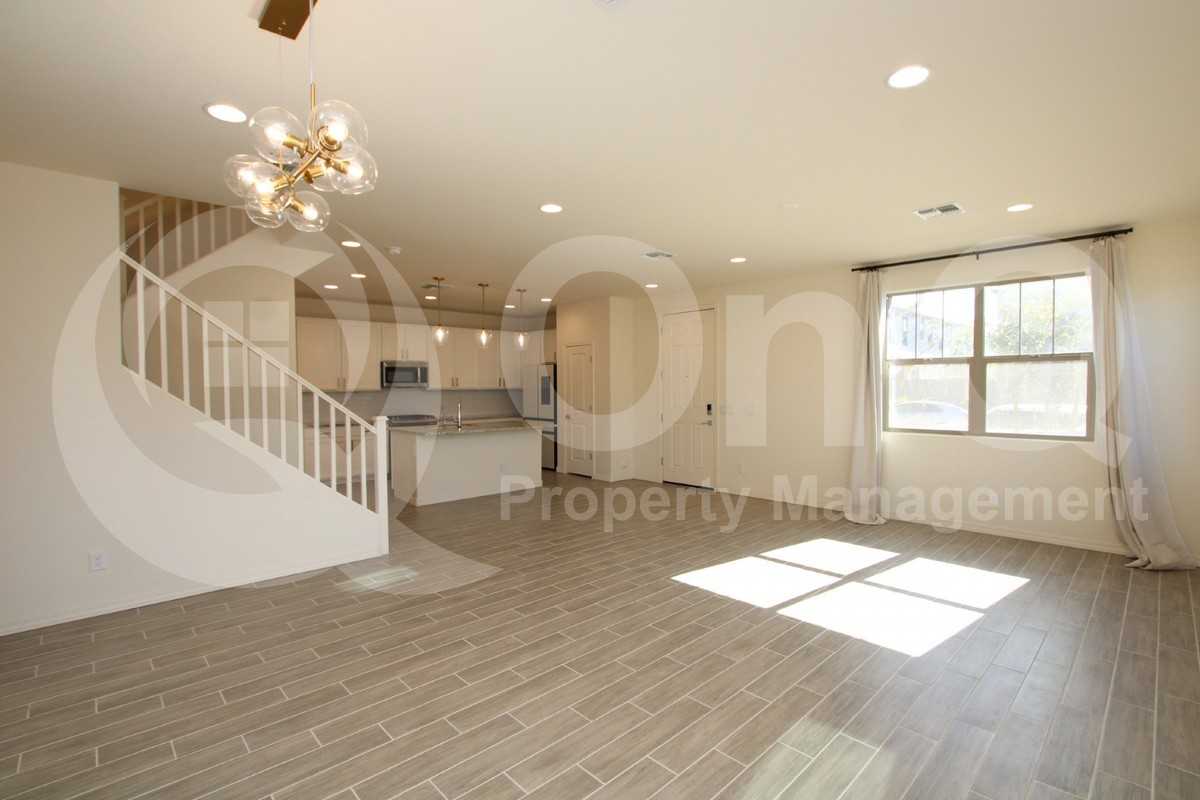 5842 West Encinas Lane - Photo 4 of 23