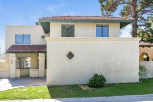 221 E Kroll Dr - Photo 1 of 1