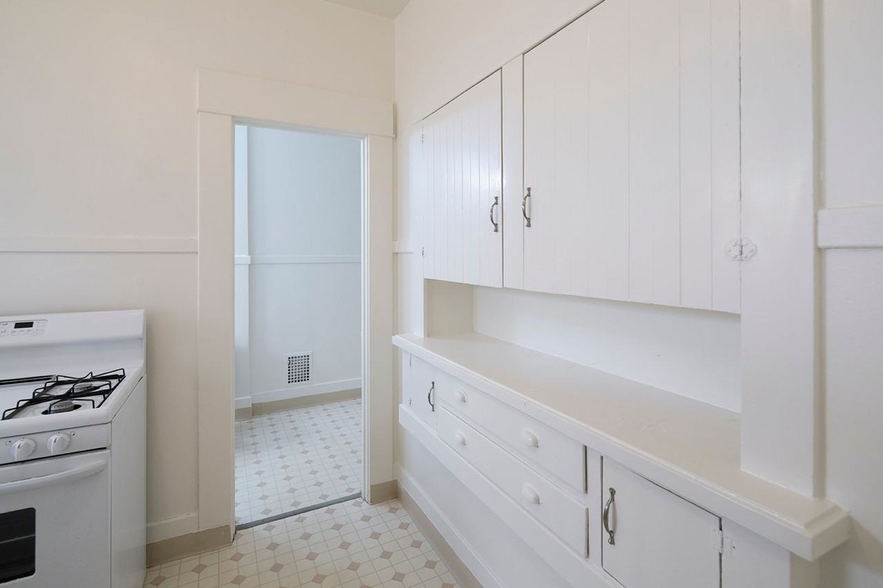 3970 Goldfinch St - Photo 3 of 8