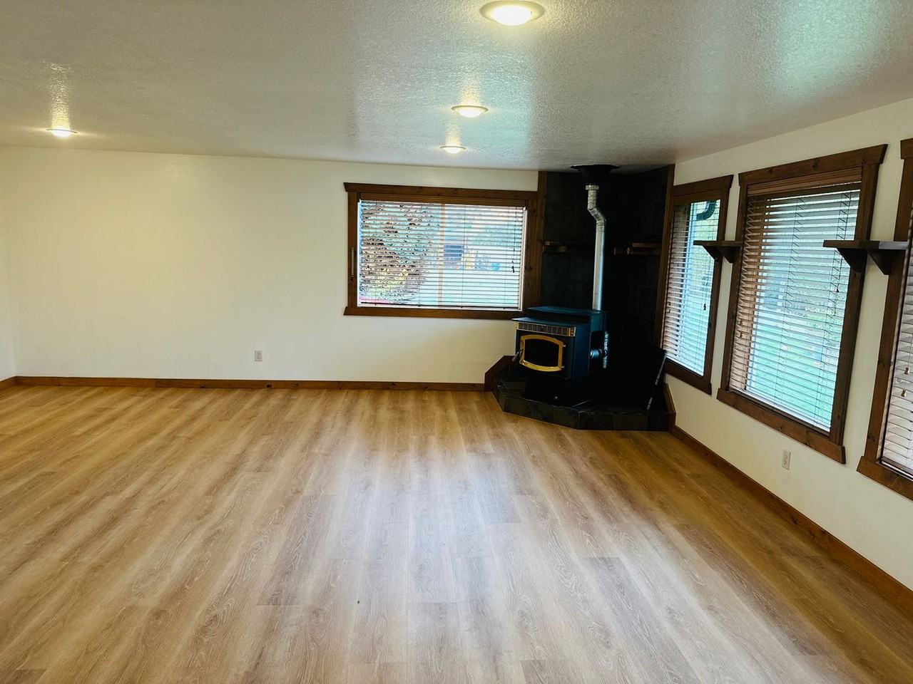 128 Bunting Drive - Photo 7 of 36