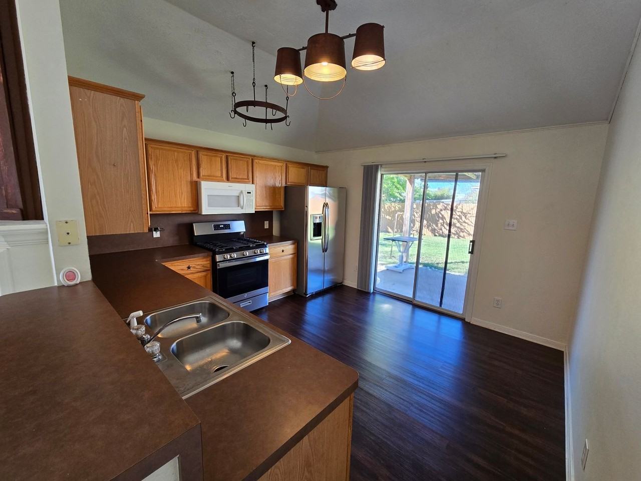 601 Harvest Drive - Photo 4 of 21