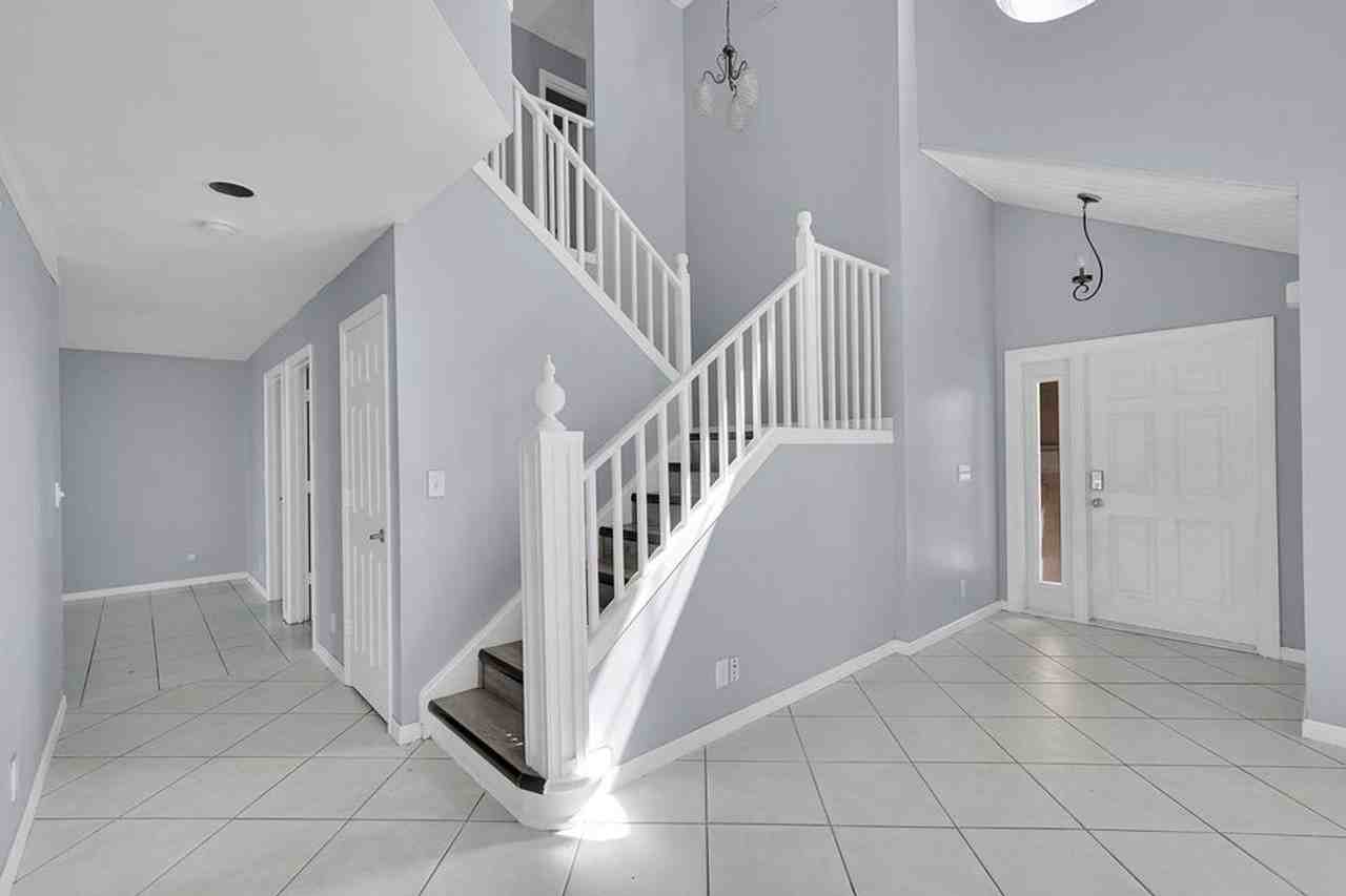 2865 Nw 68th Ln - Photo 6 of 11