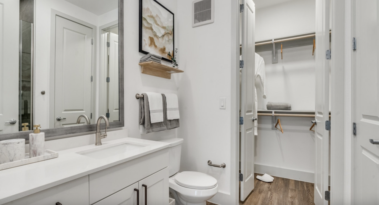 1812 Rutland Drive - Photo 5 of 15