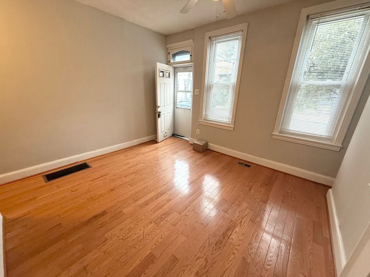 5913 Mccallum St - Photo 4 of 23