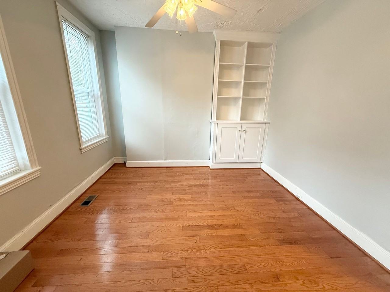 5913 Mccallum St - Photo 5 of 23