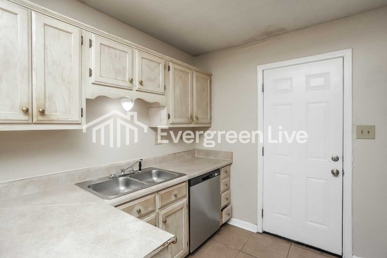 5841 Hickory Cmns - Photo 6 of 16