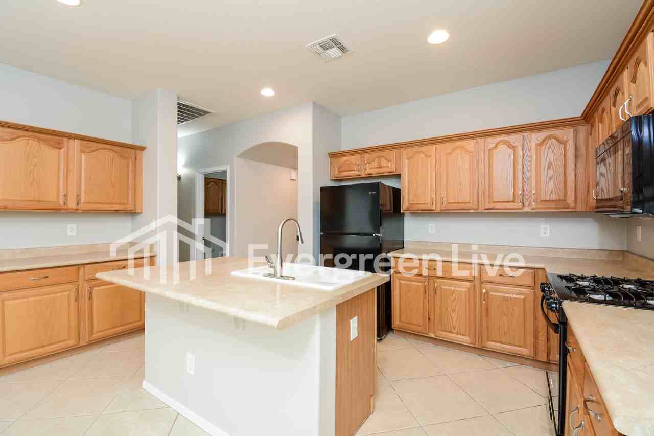 18042 N 170th Ln - Photo 5 of 20
