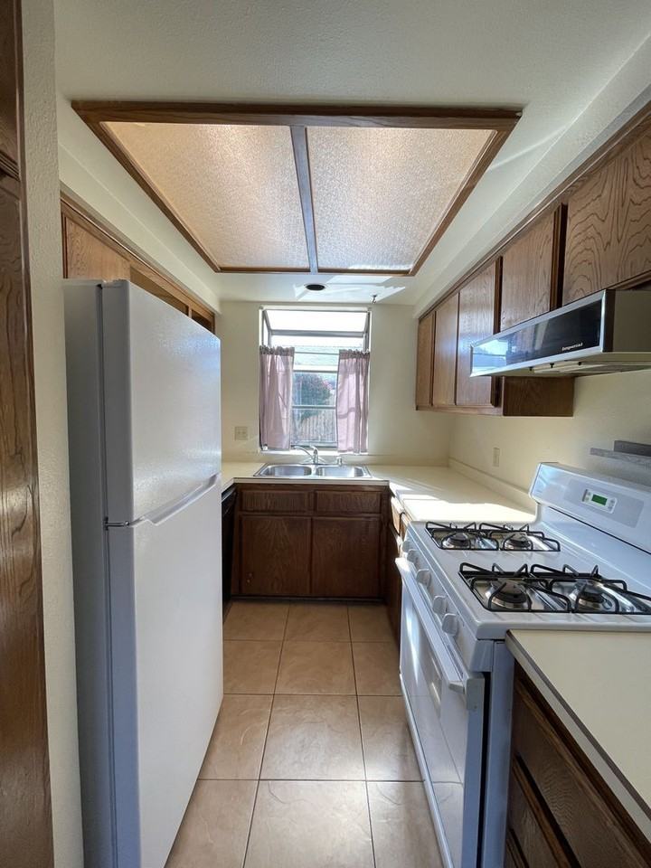 214 South F Street #2 - Photo 6 of 17