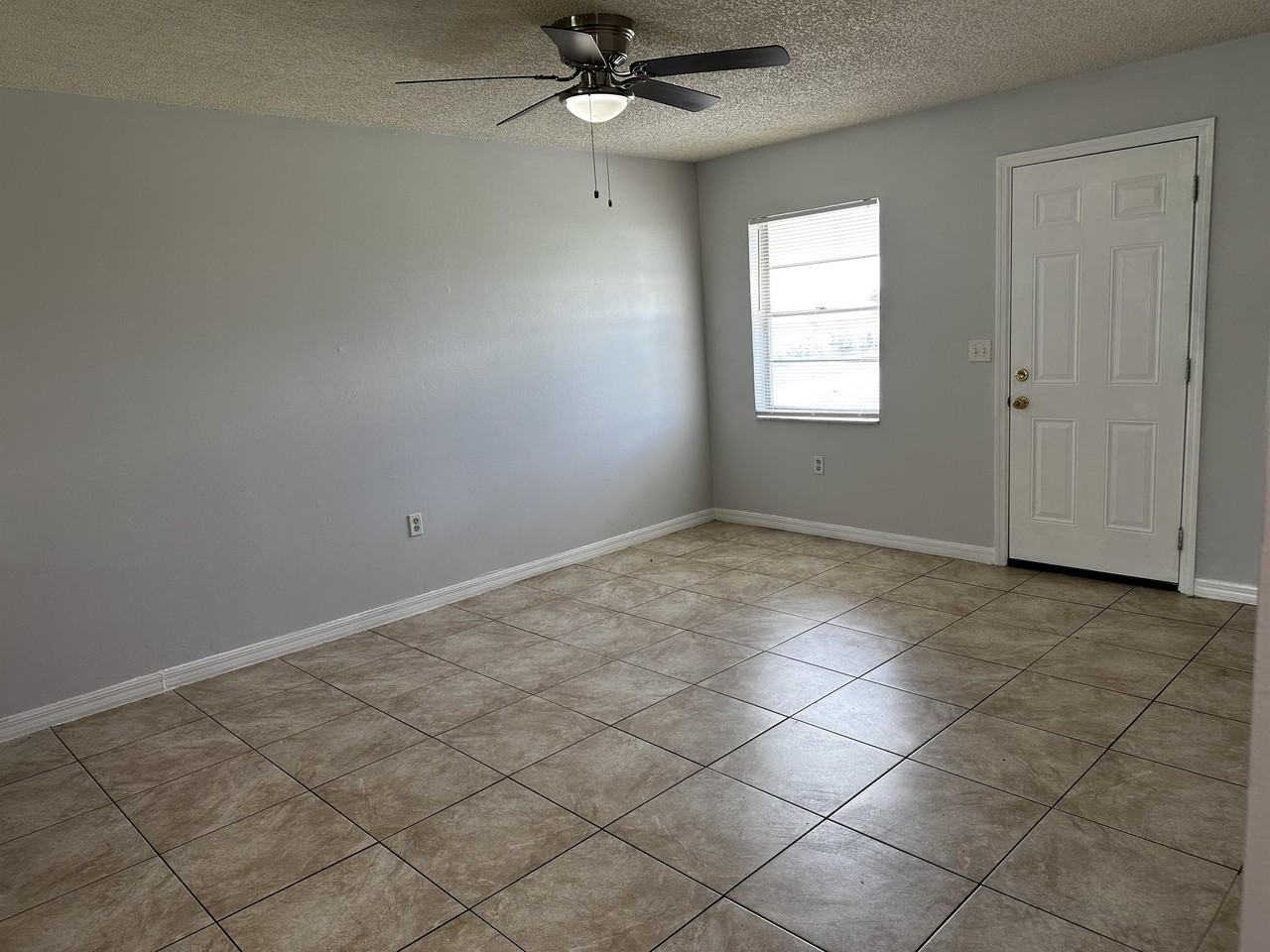 1476 Temple Dr #C - Photo 6 of 9